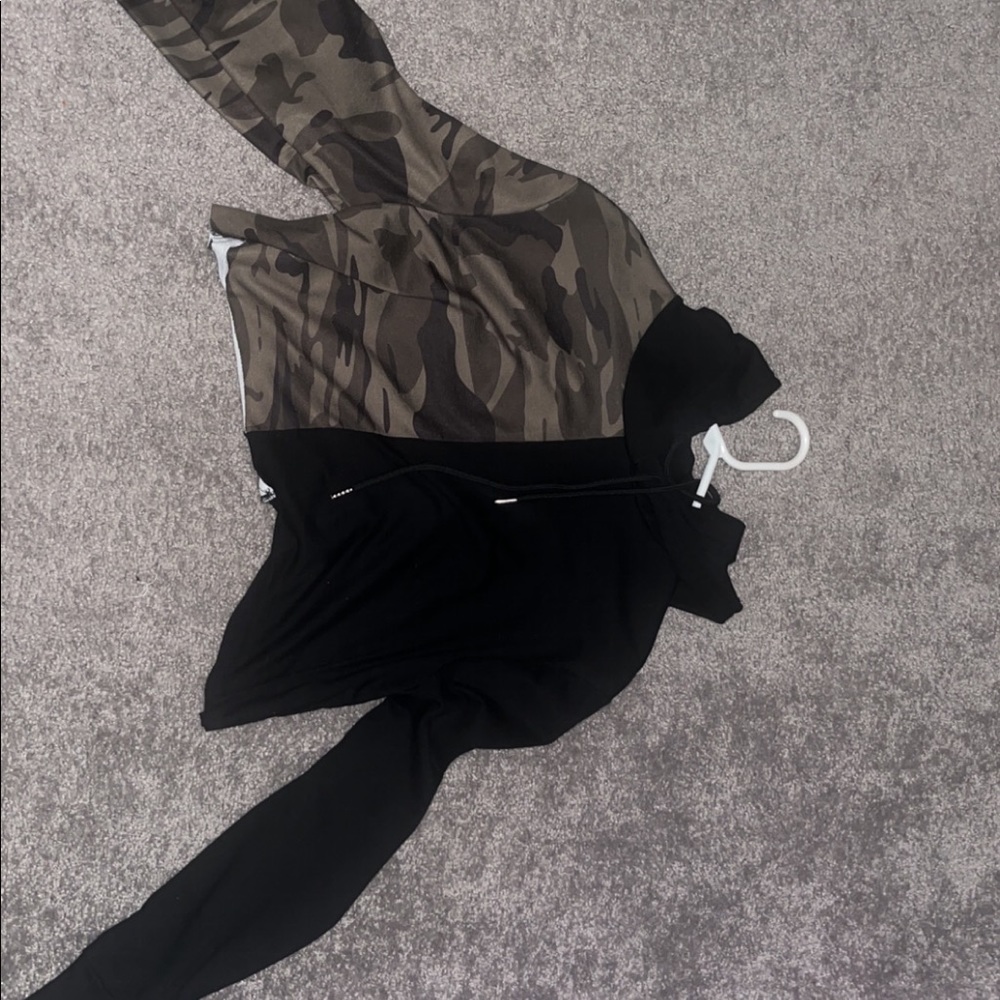 Crop top half camo half black only tried on